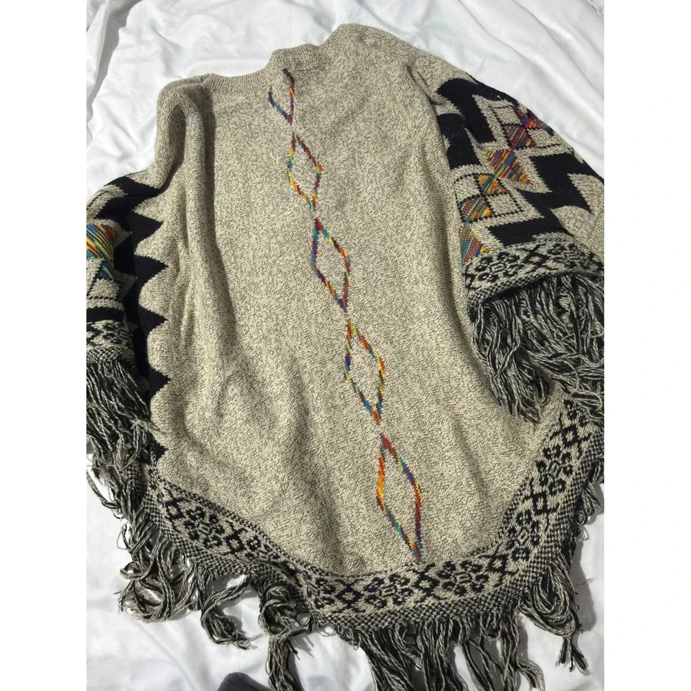 Adora Southwestern Knit Poncho Women One Size Grey Rainbow Excellent Fringe Boho - Picture 3 of 10